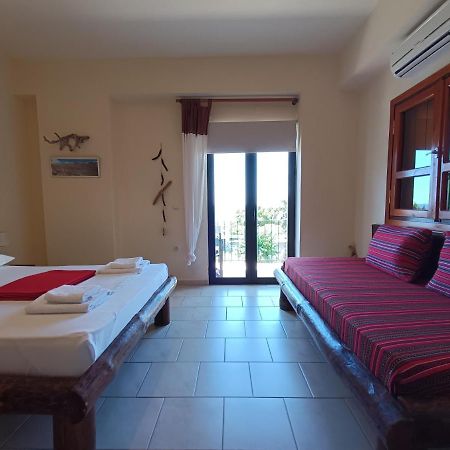 Pachnes Bed And Breakfast Agia Roumeli Exterior foto